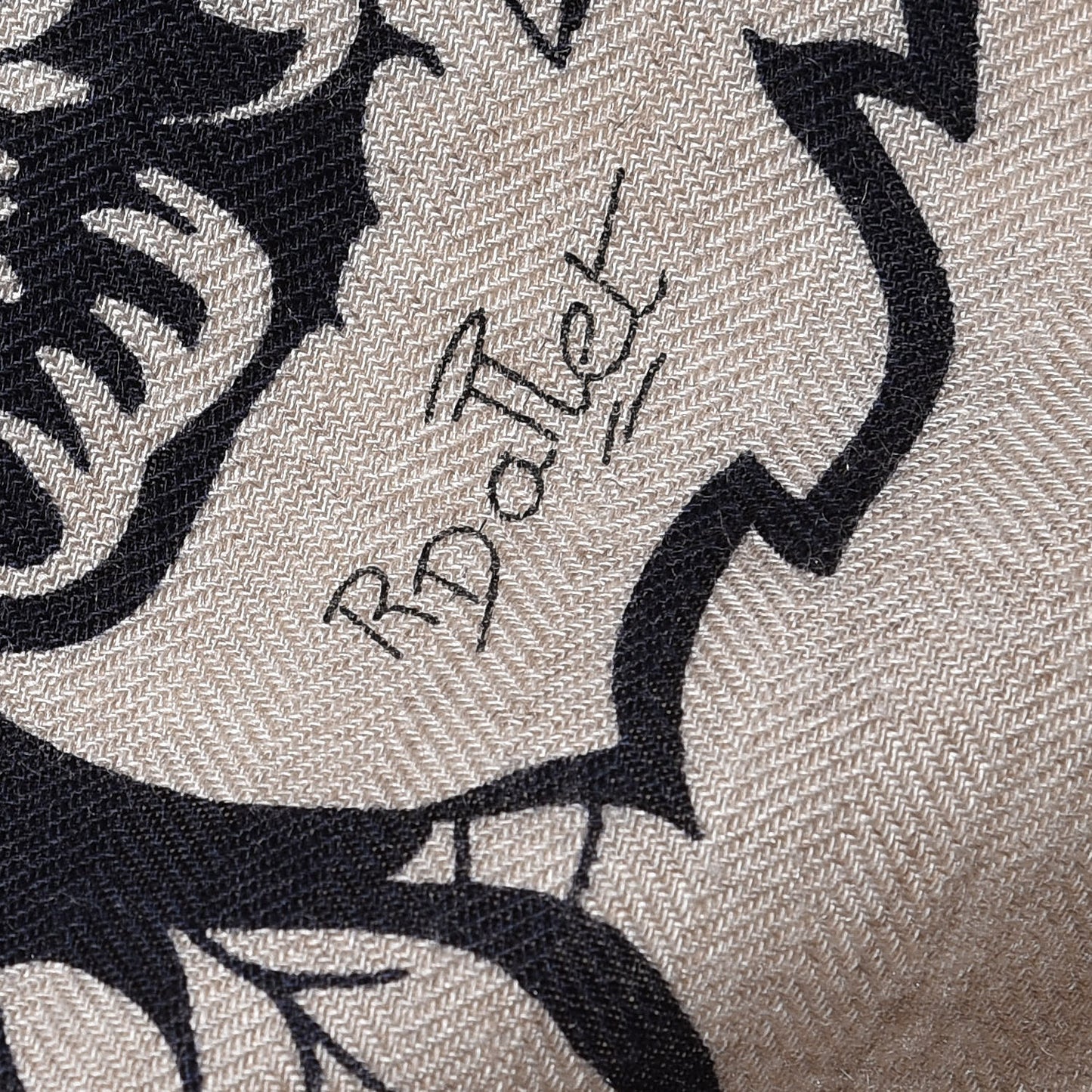 Cashmere Silk Jungle Love Tattoo Shawl 140 Natural Bleu Black