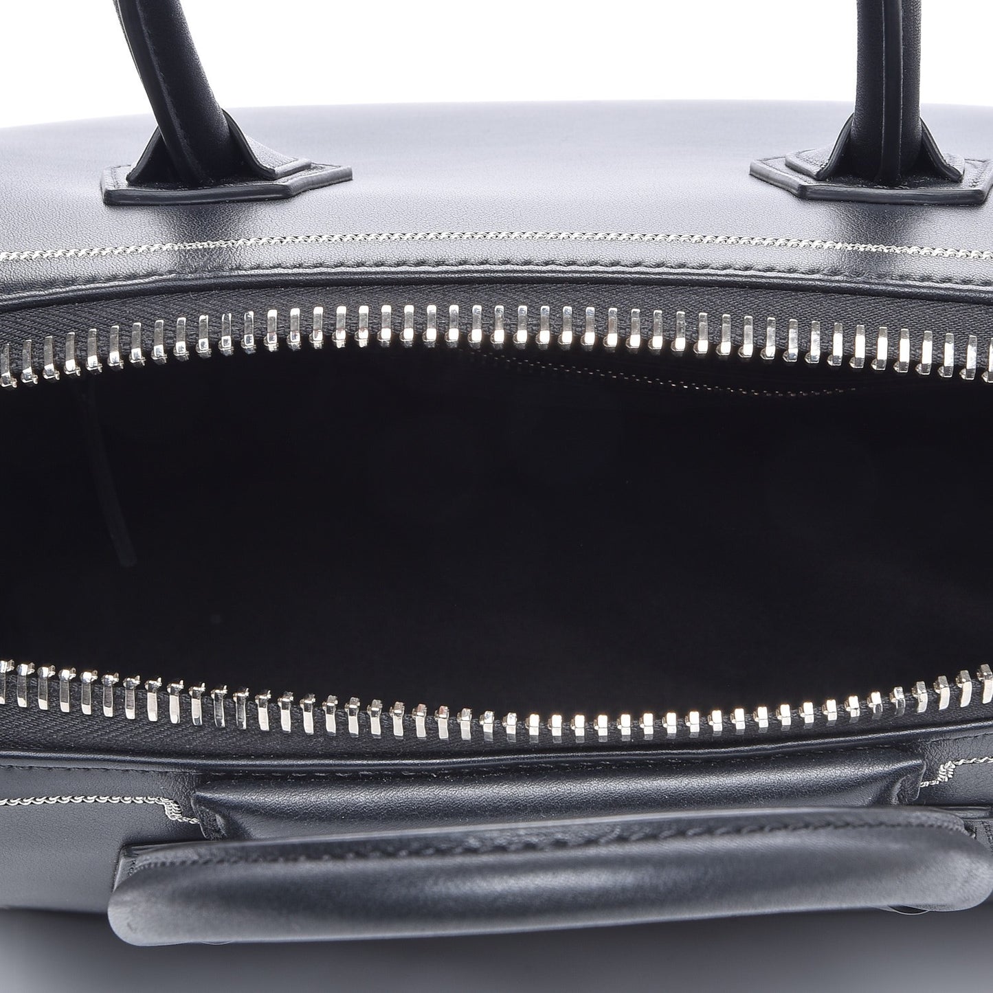 Buffed Calfskin Small Chain Antigona Black
