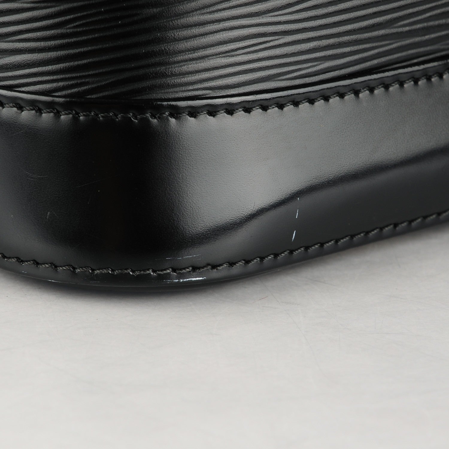 Louis Vuitton Epi Alma GM Black 7 of 7