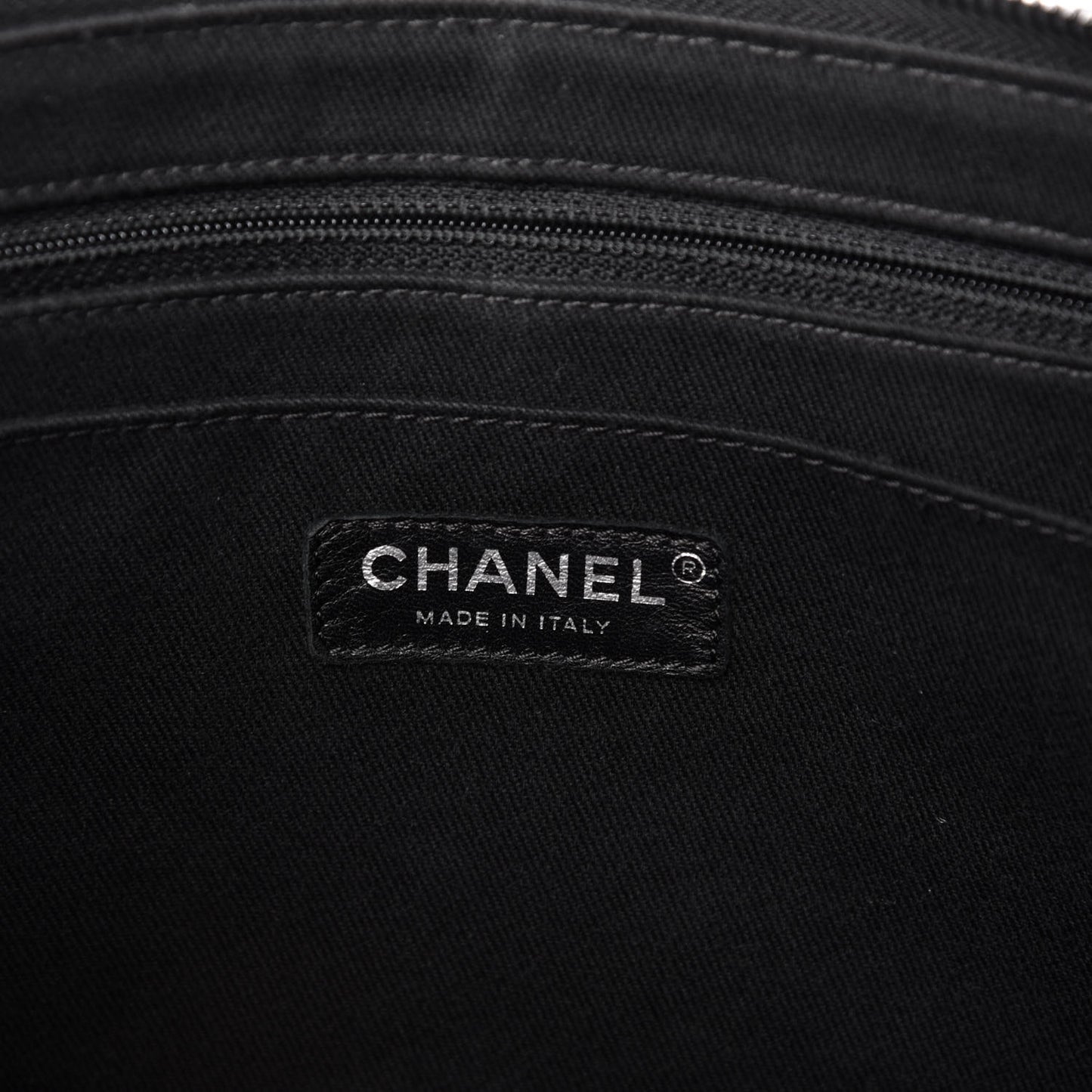 Grained Vegetal Calfskin Urban Shopping Tote Black
