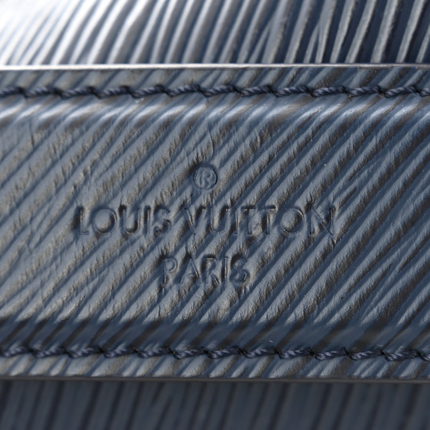 Epi Guinguette Twist Shoulder Bag MM Indigo Blue