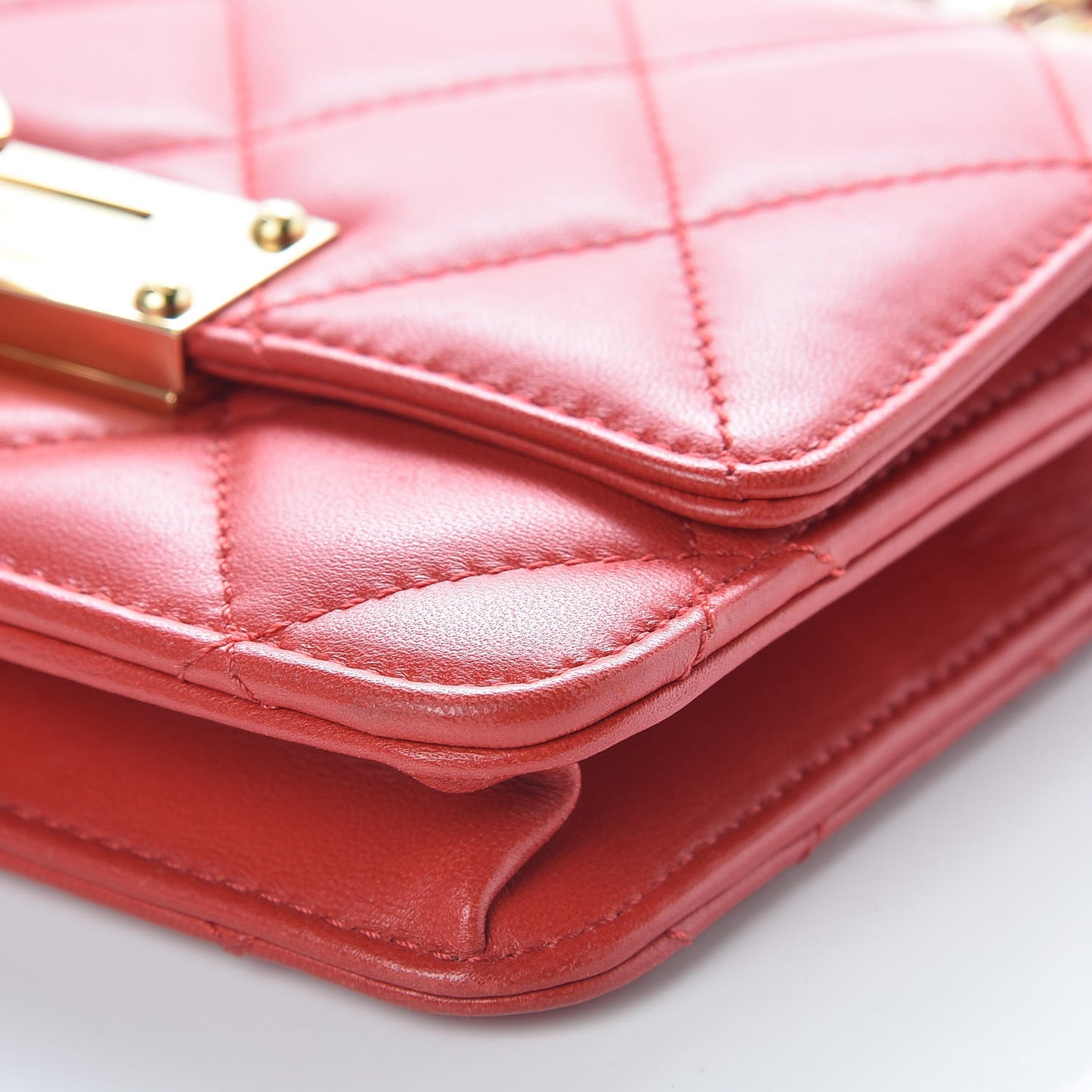 Lambskin Quilted Golden Class Wallet on Chain WOC Red