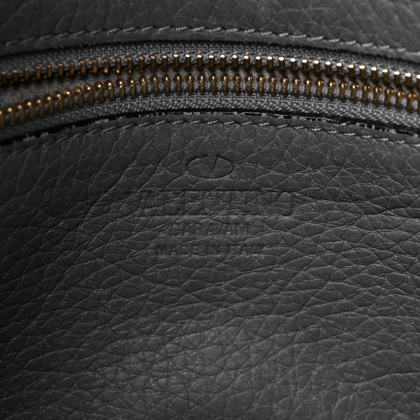 Pebbled Calfskin Small Rockstud Flip-Lock Messenger Bag Pebble