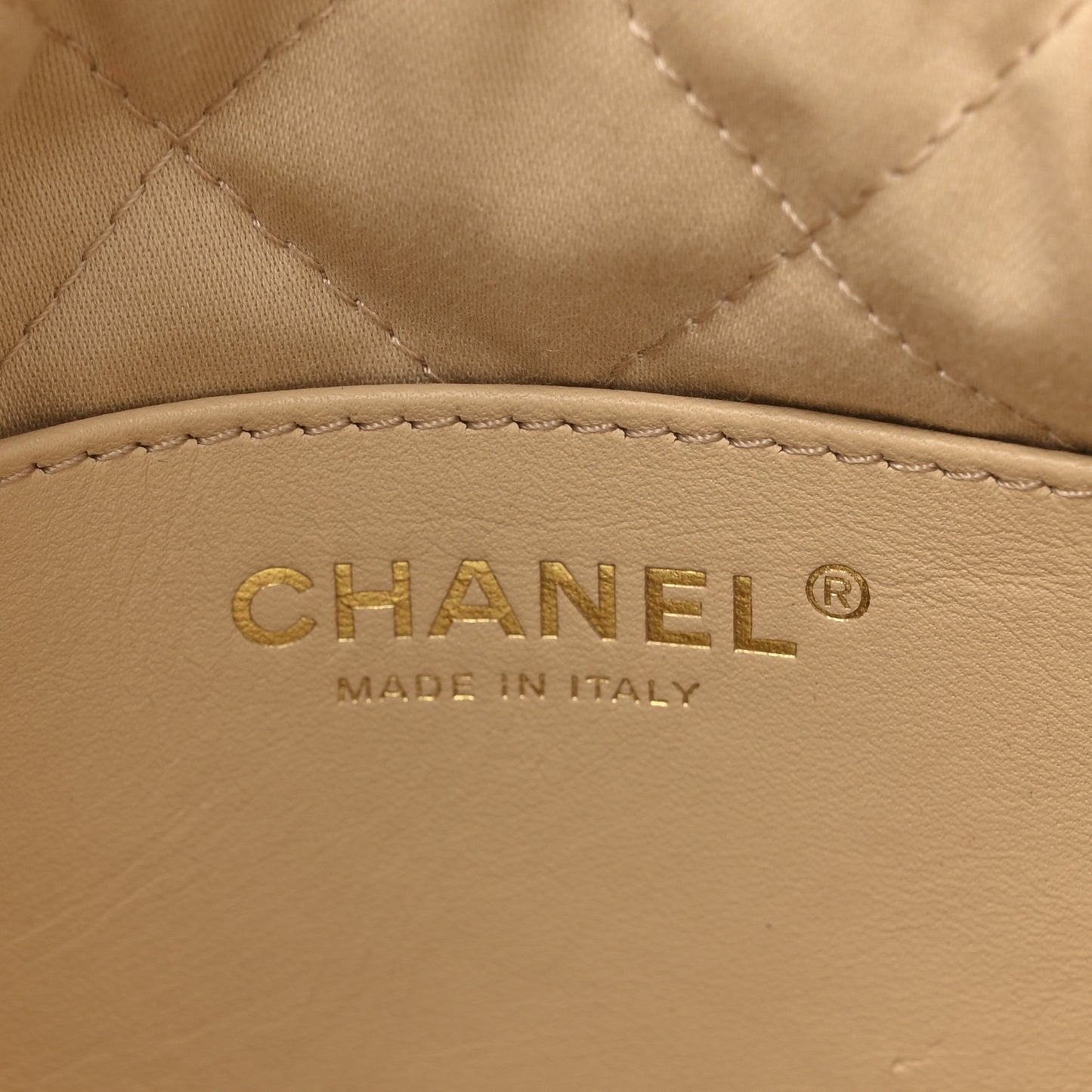 Shiny Calfskin Quilted Mini Chanel 22 White