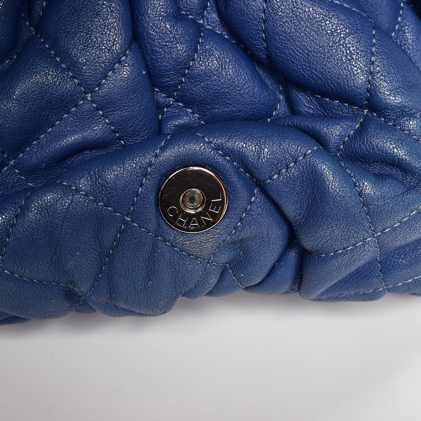 Washed Lambskin Chain Around Medium Messenger Blue