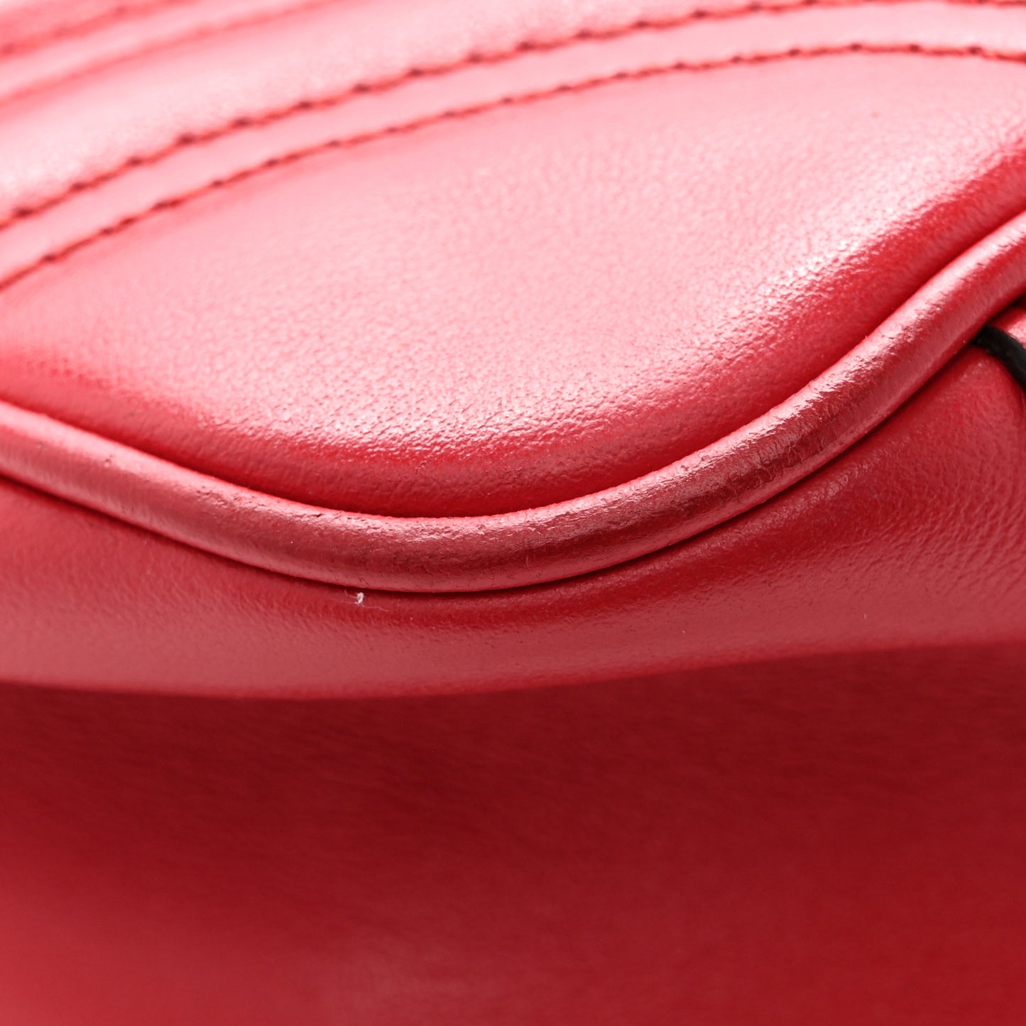 Calfskin Matelasse Small GG Marmont Shoulder Bag Hibiscus Red