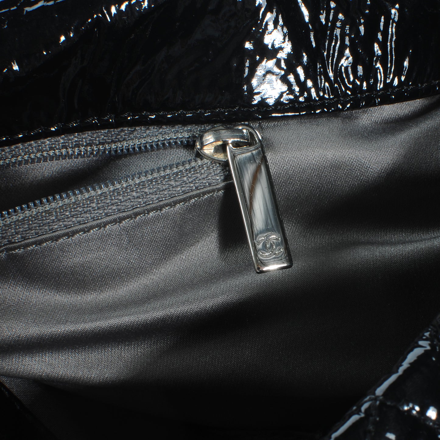 Vinyl Graphic Edge Accordion Flap Bag Black