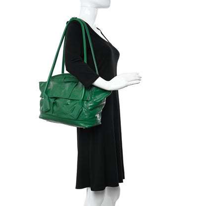 Bottega Veneta Paper Calfskin Maxi Intrecciato Medium Arco Slouch Racing Green 2 of 11