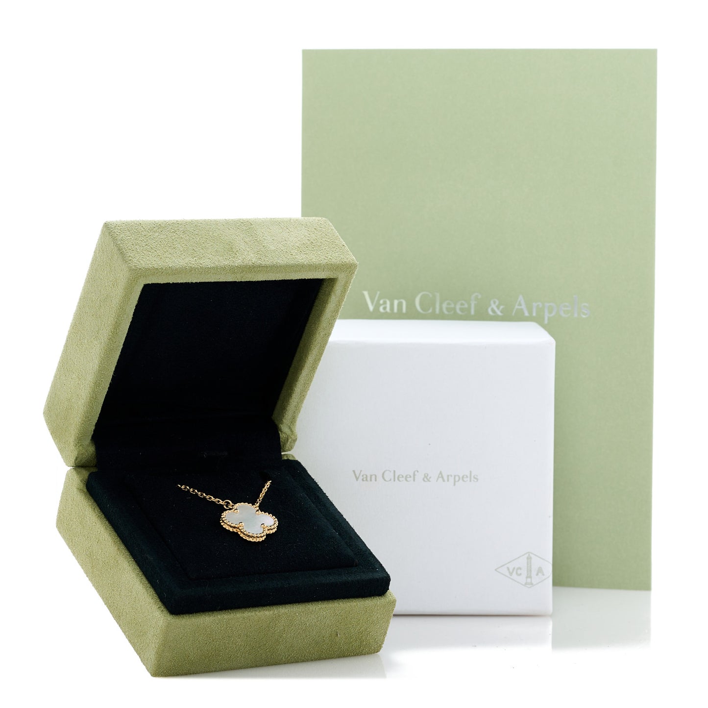 18K Yellow Gold Mother of Pearl Vintage Alhambra Pendant Necklace