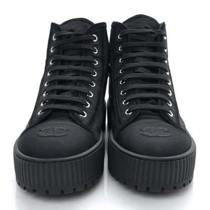 Chanel Fabric Suede Kidskin Grosgrain Lace Up Cap Toe Sneakers 38.5 Black White 2 of 8