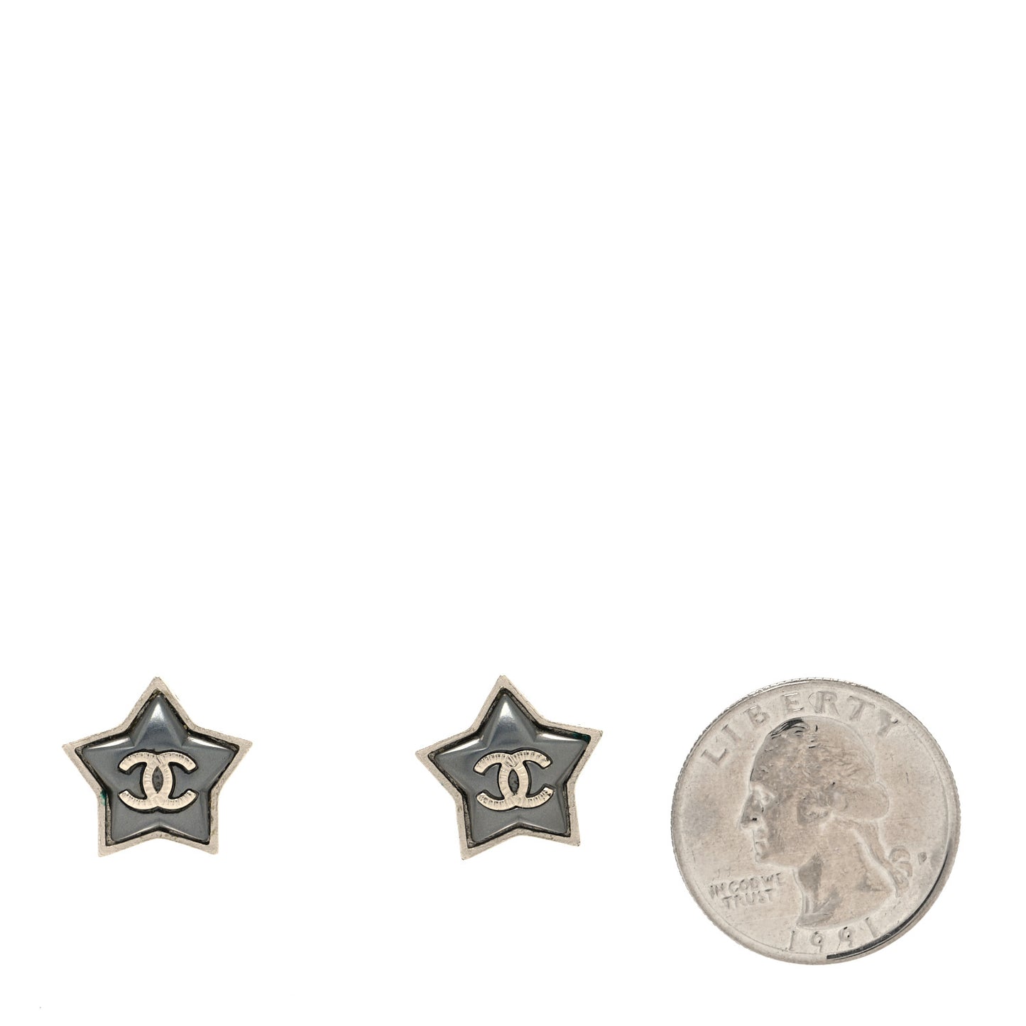 Resin Metal CC Star Earrings Silver