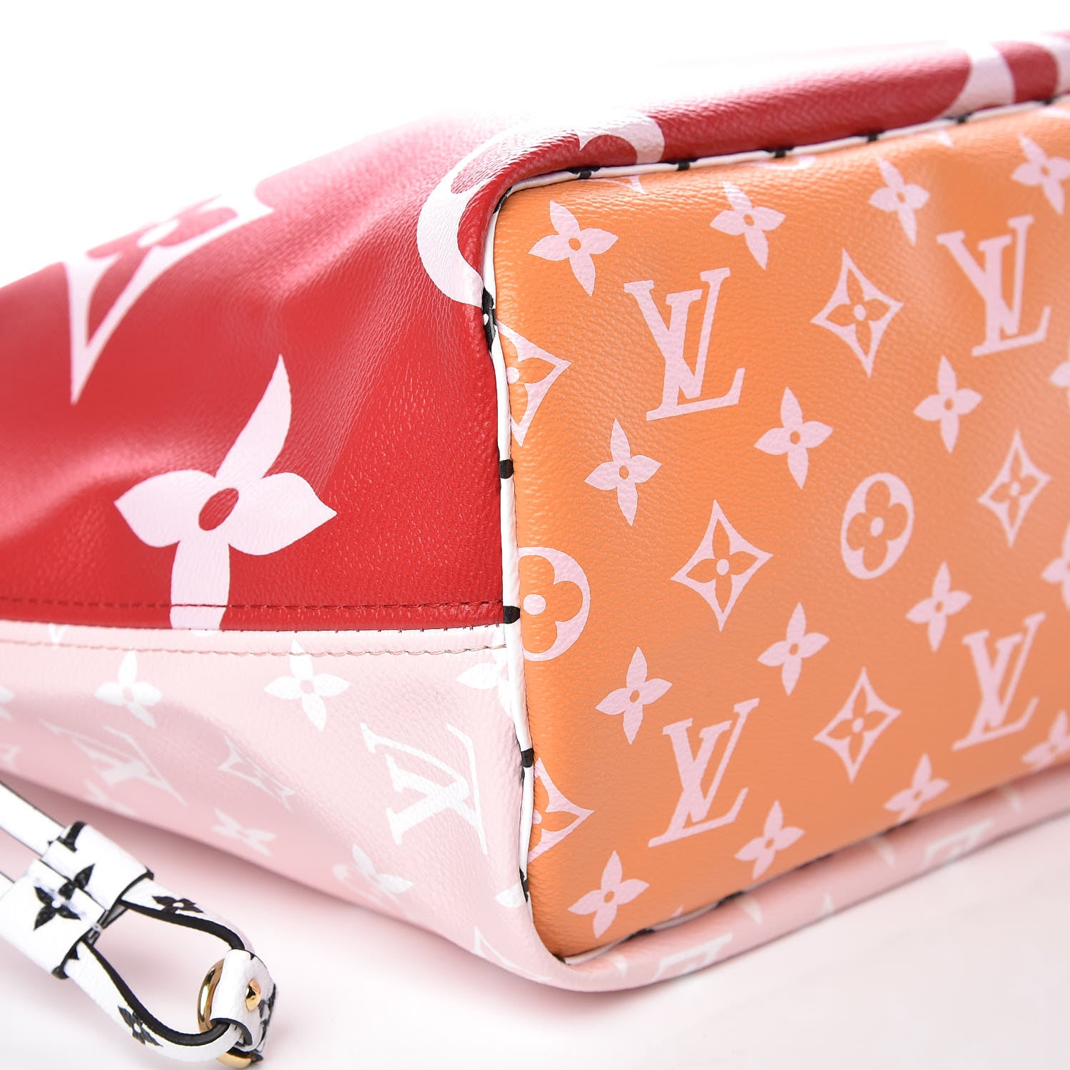 Louis Vuitton Monogram Giant Neverfull MM Rouge 9 of 11
