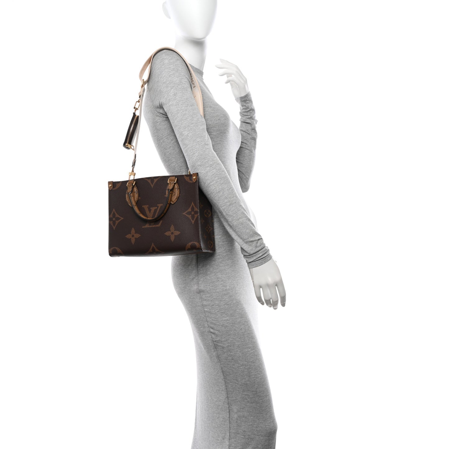Reverse Monogram Giant Onthego PM