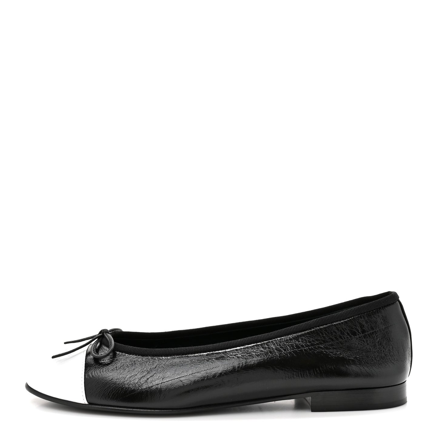 Crumpled Shiny Lambskin CC Cap Toe Ballerina Flats 40 Black White
