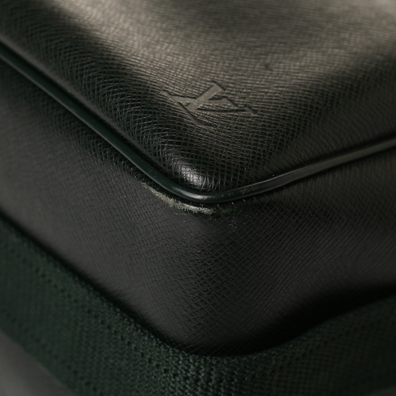 Louis Vuitton Taiga Reporter Messenger Epicea 10 of 15