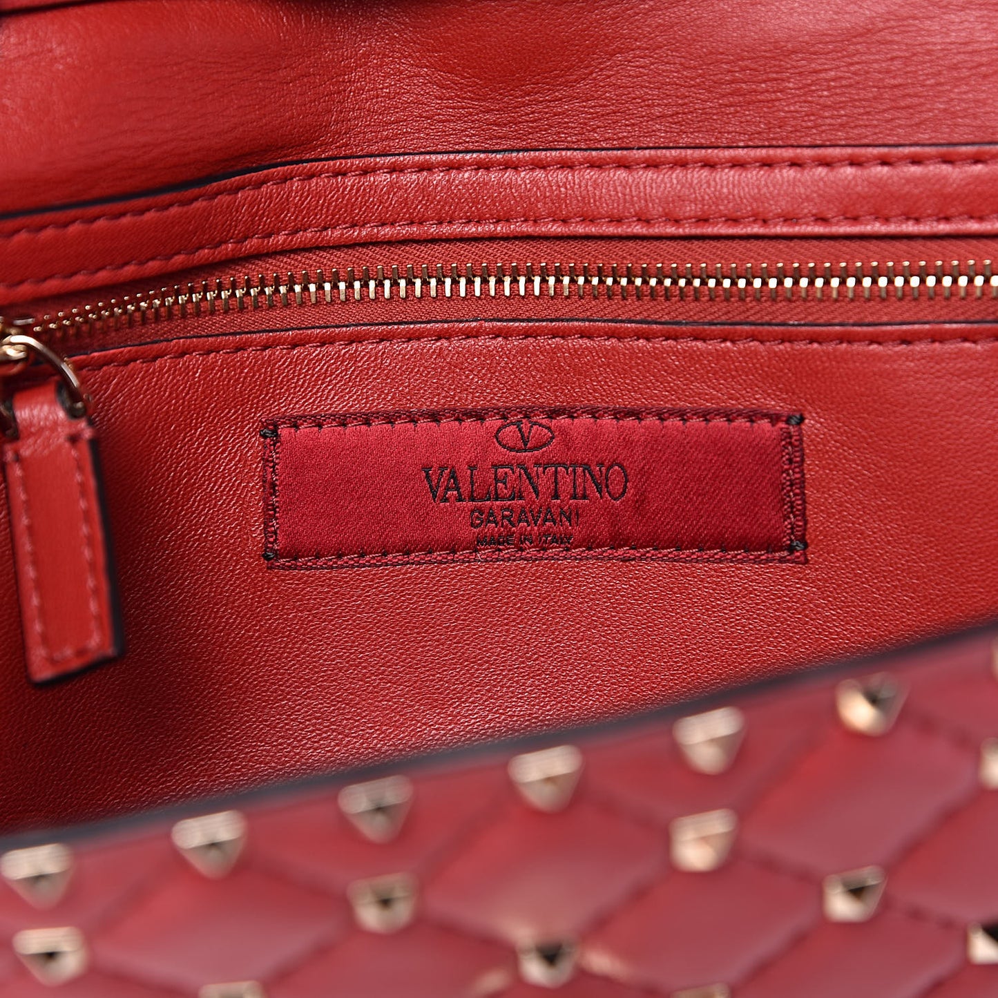 Nappa Rockstud Spike Wallet on Chain Rubino