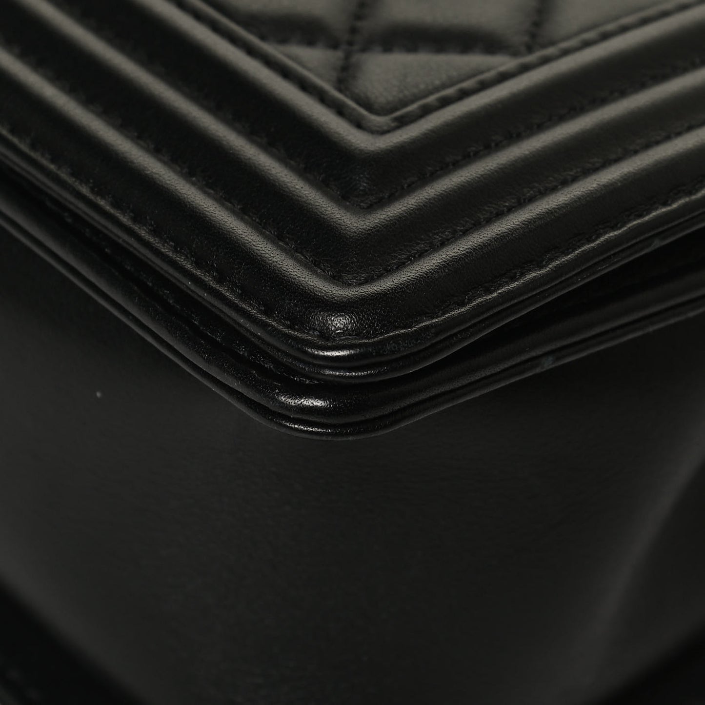 Lambskin Quilted Medium Boy Flap Black