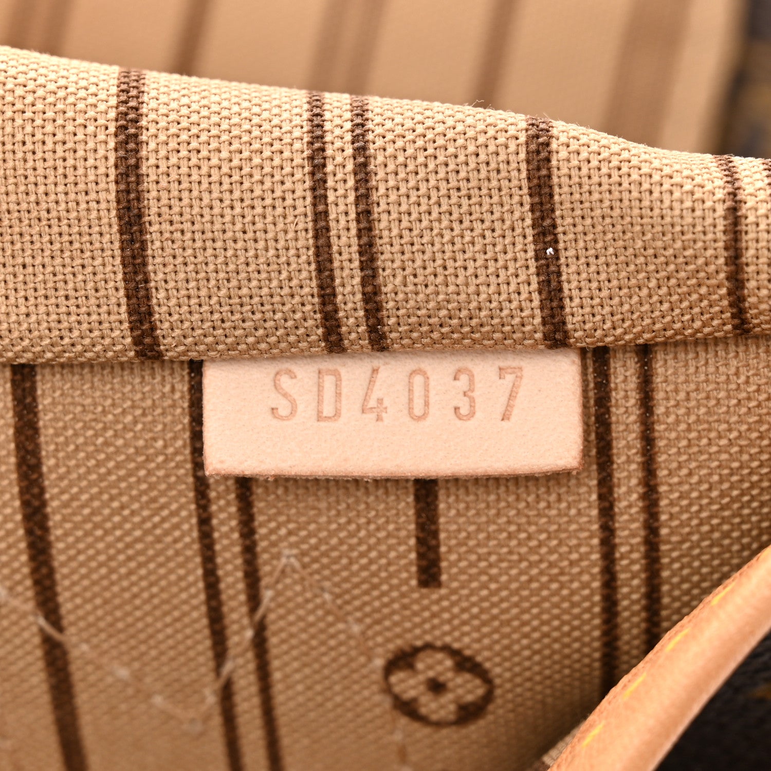 Louis Vuitton Monogram Neverfull MM 7 of 10