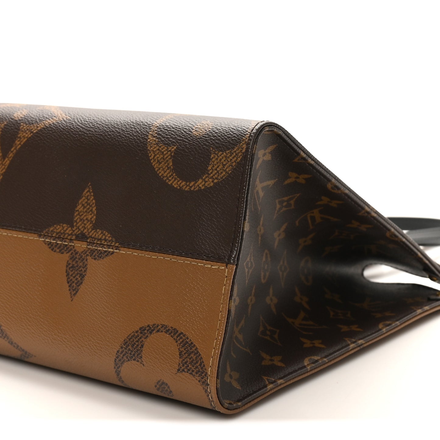 Reverse Monogram Giant Onthego MM