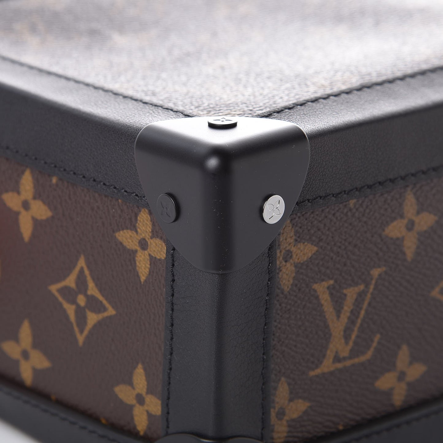 Monogram Solar Ray Soft Trunk