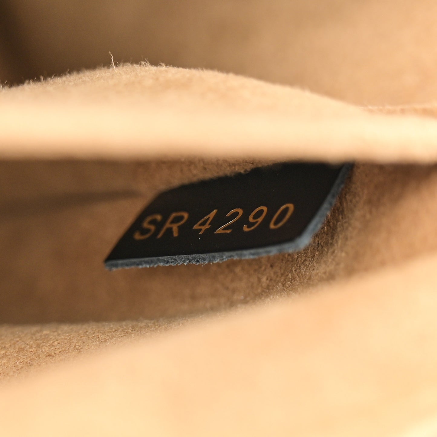 Epi Twist Shoulder Bag MM Camel