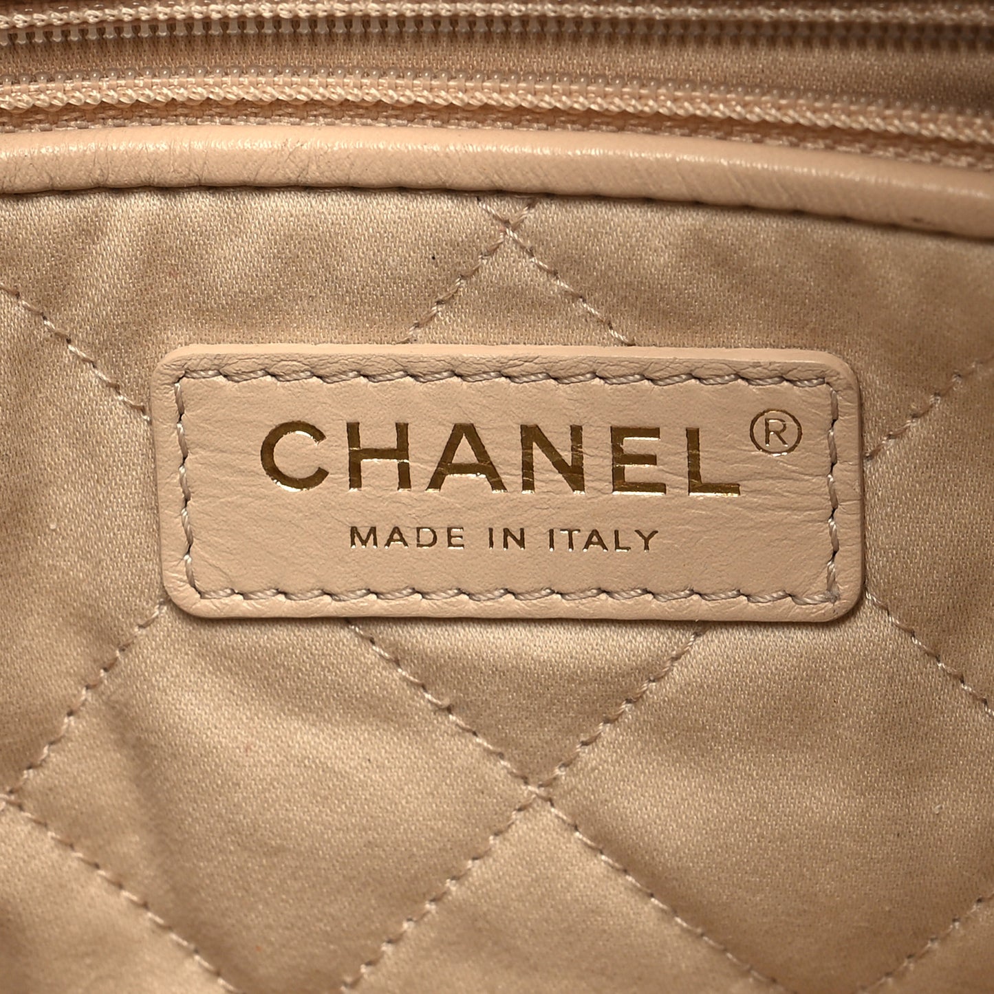 Shiny Calfskin Quilted Chanel 22 White
