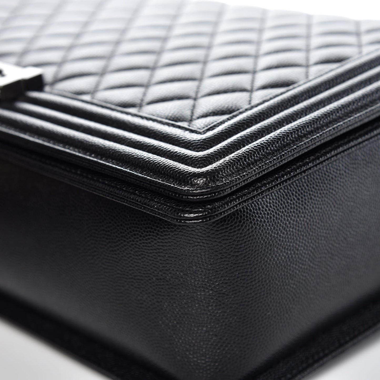 Caviar Quilted Large Boy Flap Black