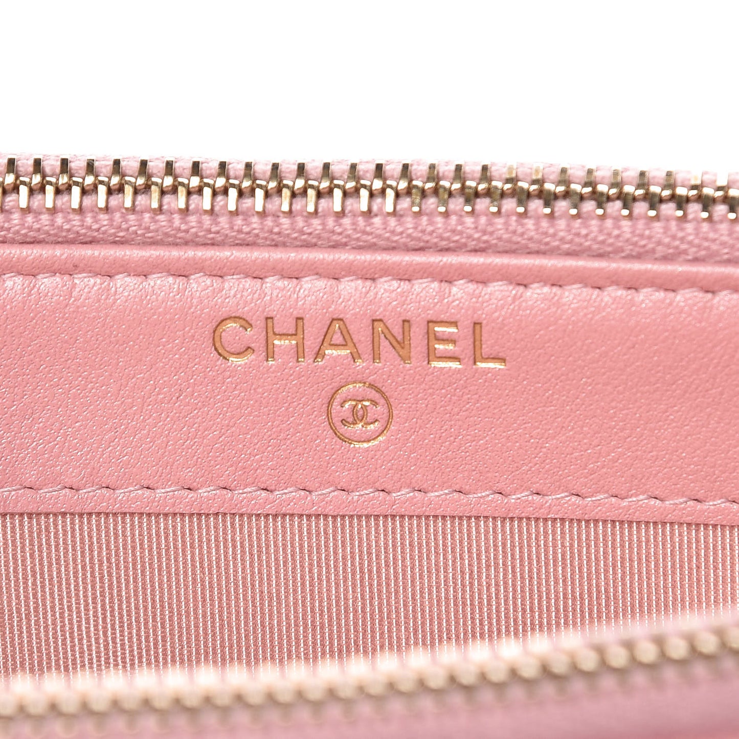 Iridescent Caviar Quilted Small Clutch With Chain Pink