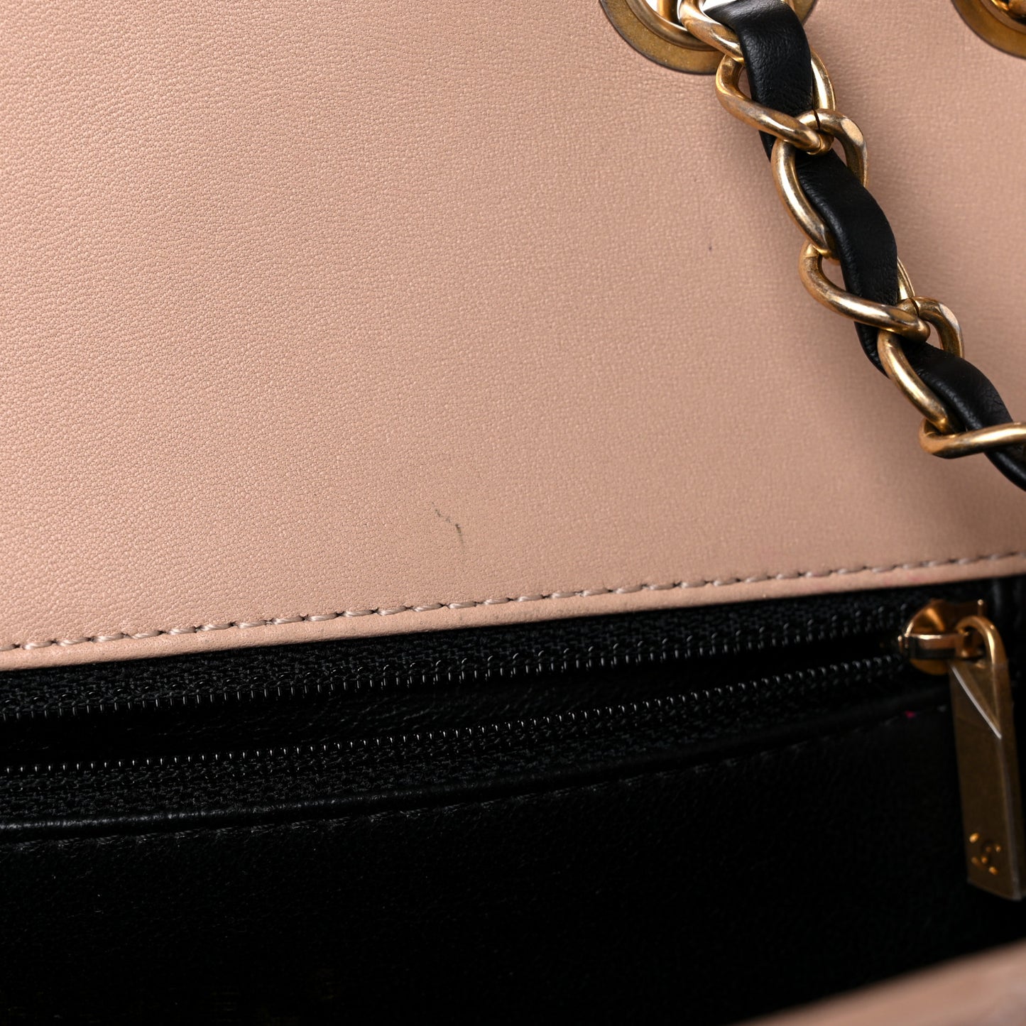 Caviar Quilted Medium CC Filigree Flap Beige Black