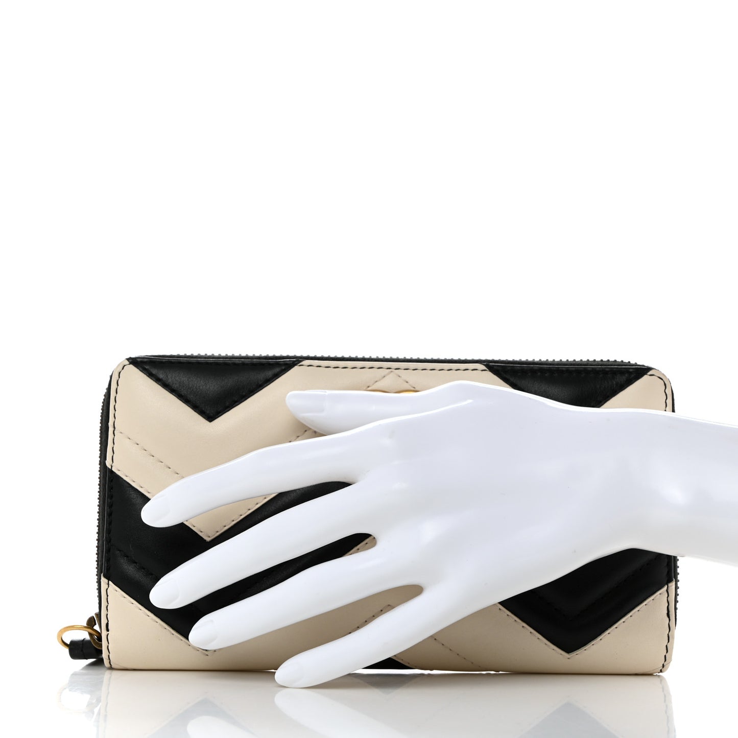 Calfskin Matelasse GG Marmont Zip Around Wallet Black White