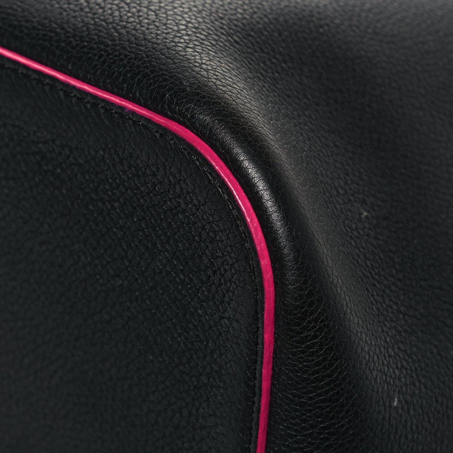 Calfskin Lockme Bucket Black