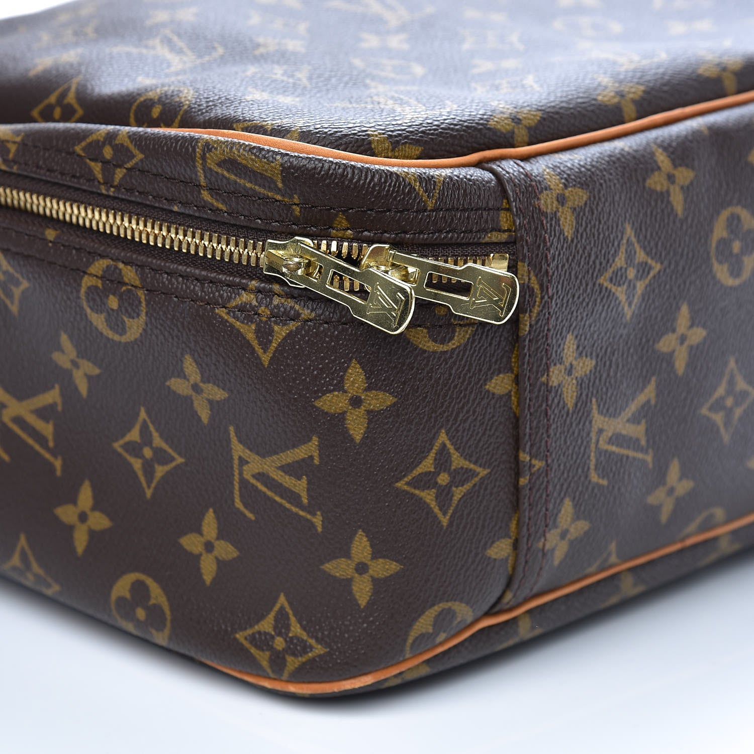 Louis Vuitton Monogram Excursion Shoe Bag 10 of 13