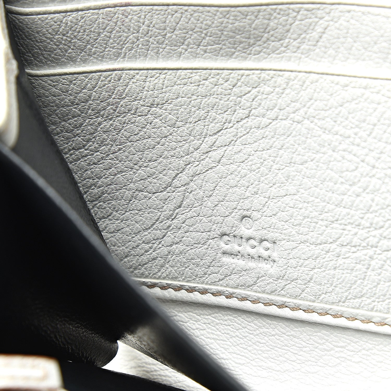 Gucci Calfskin Capri Zip Around Wallet White 5 of 10