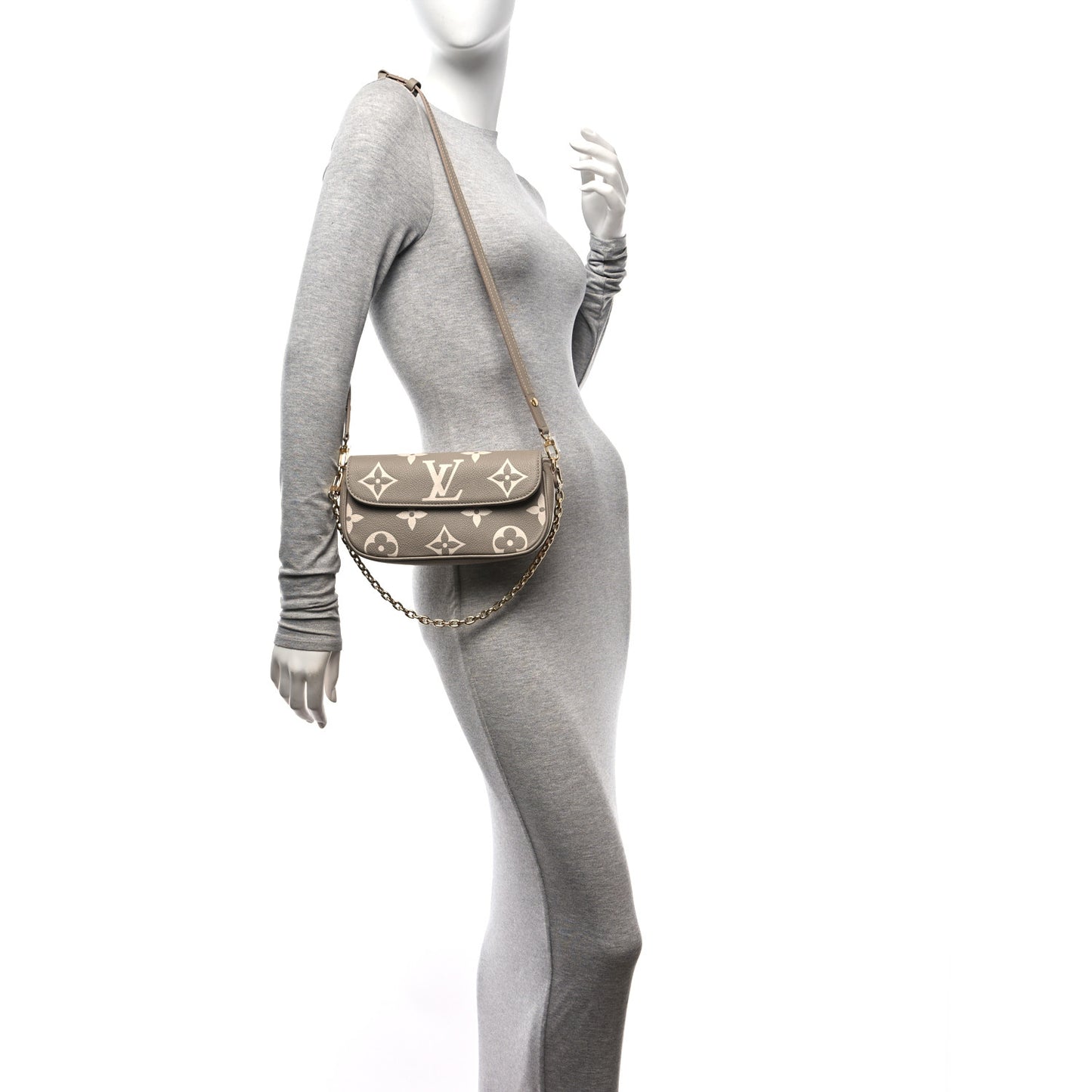 Empreinte Monogram Giant Ivy Wallet On Chain Tourterelle Creme