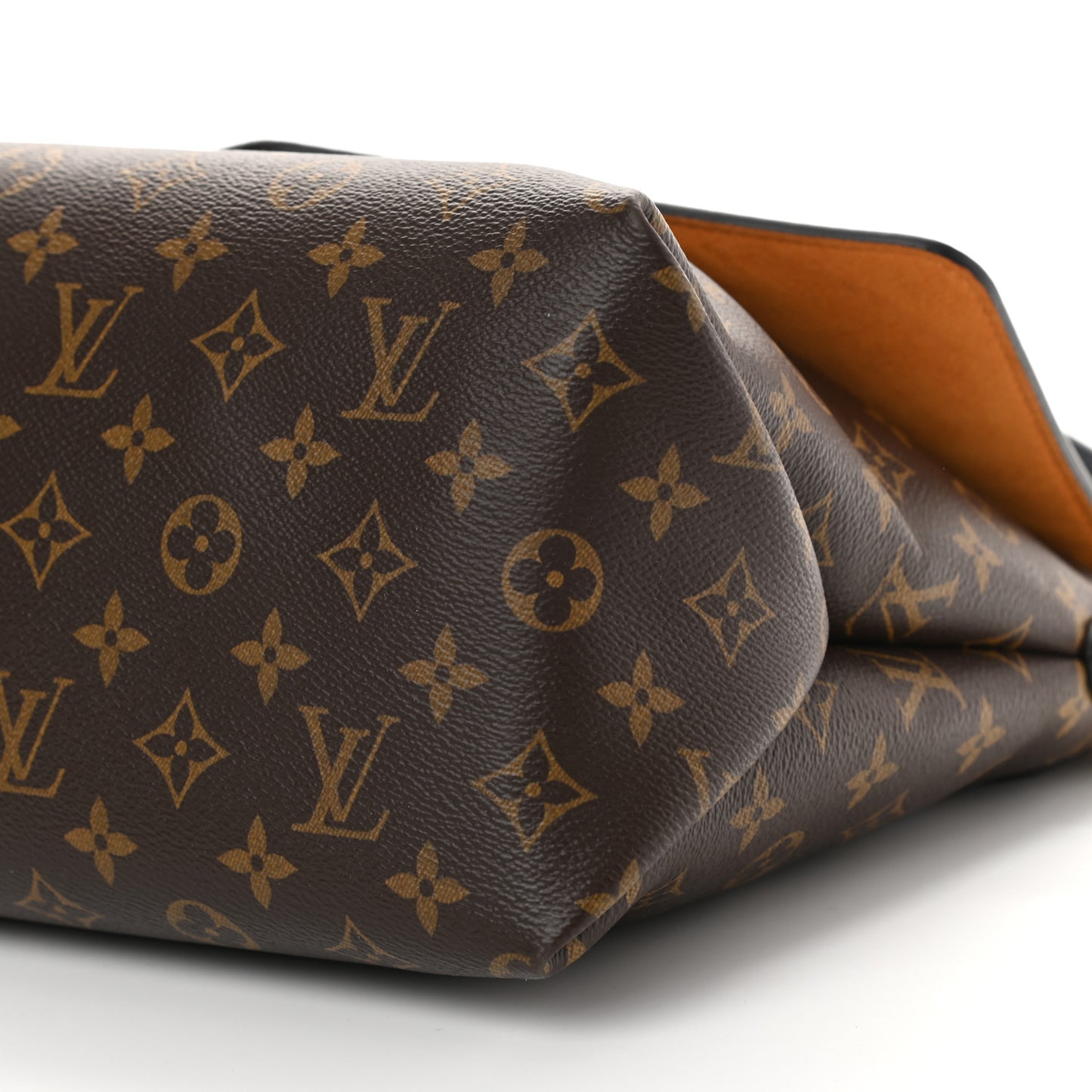 Monogram Beaubourg MM Safran Imperial