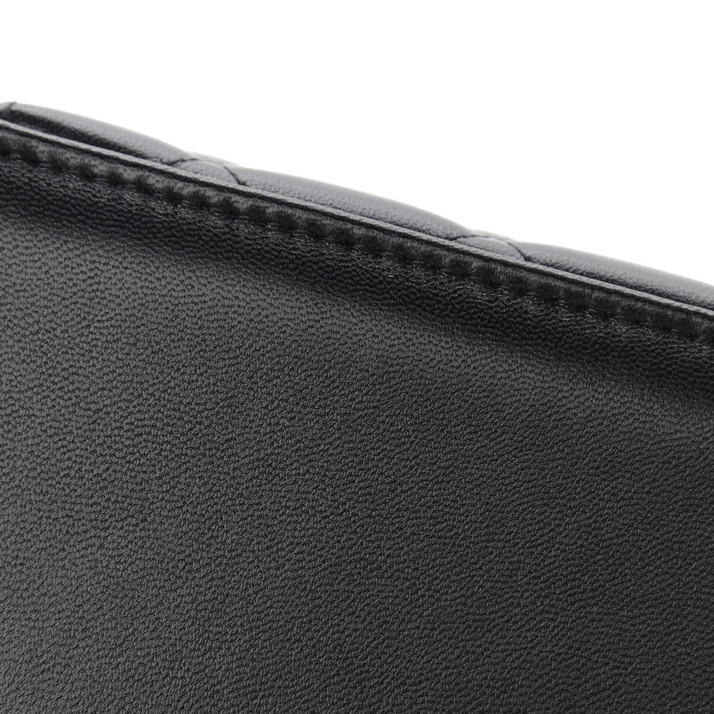 Lambskin Quilted Small Top Handle Vanity Case With Chain Black