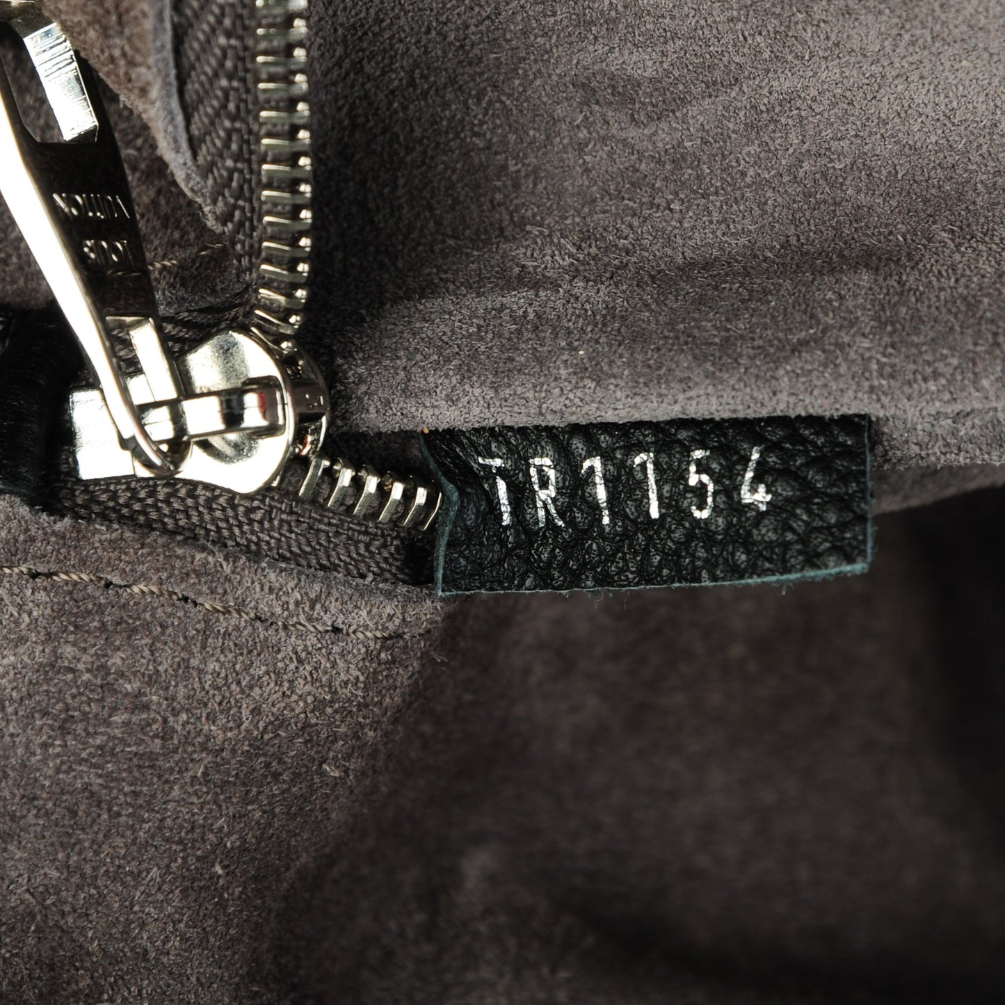 Veau Cachemire Soft Lockit MM Black