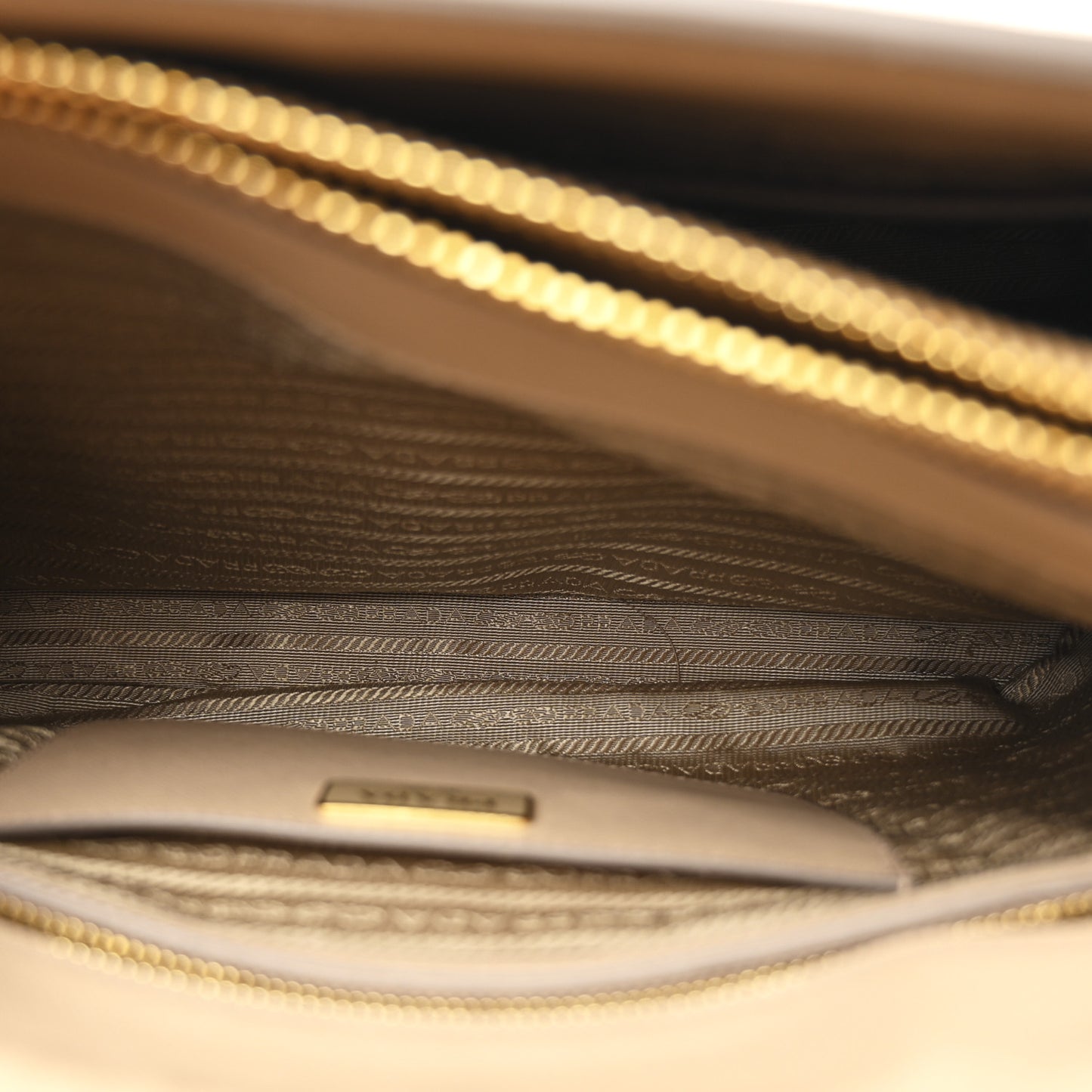 Saffiano Lux Parabole Tote Sabbia