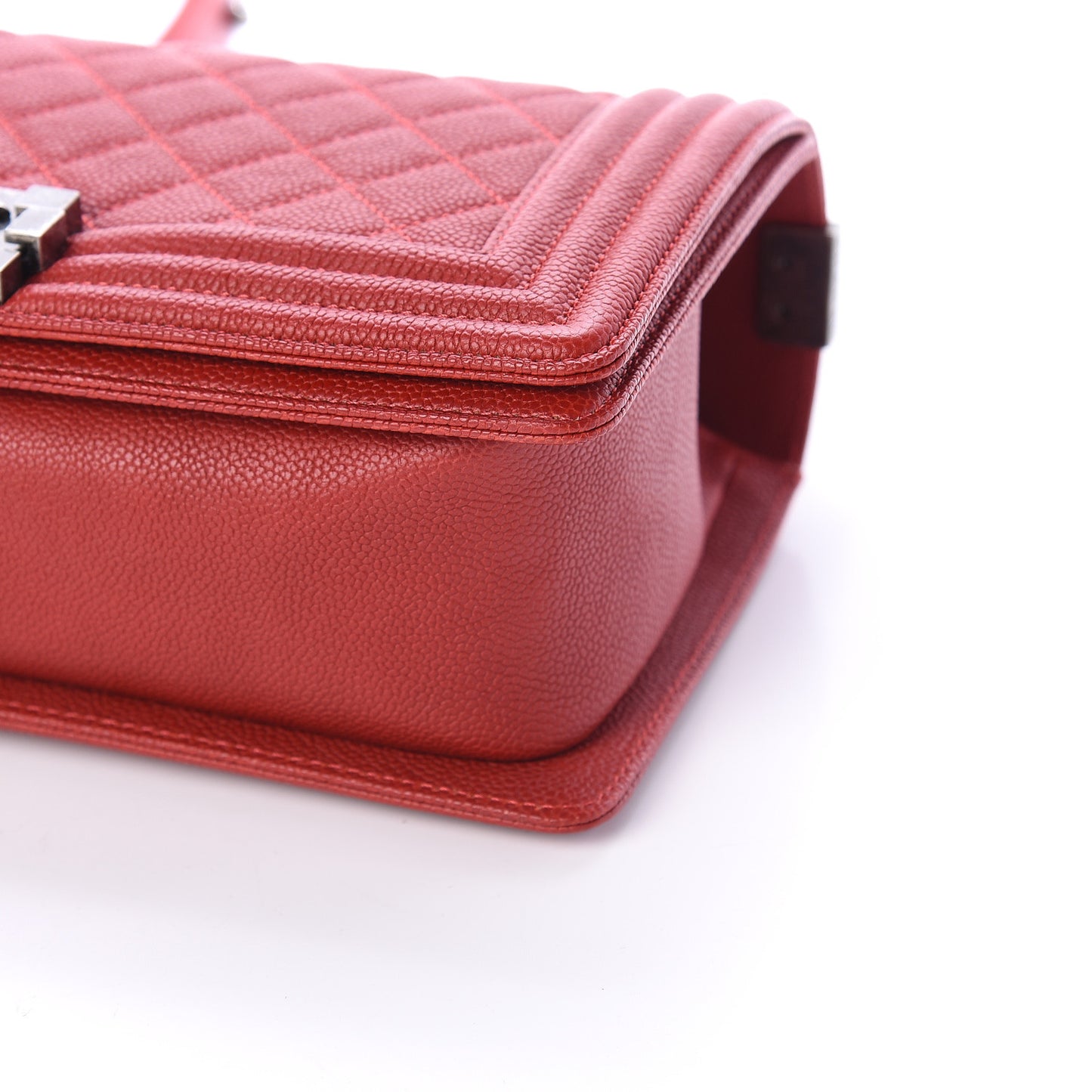 Caviar Quilted Medium Boy Flap Red
