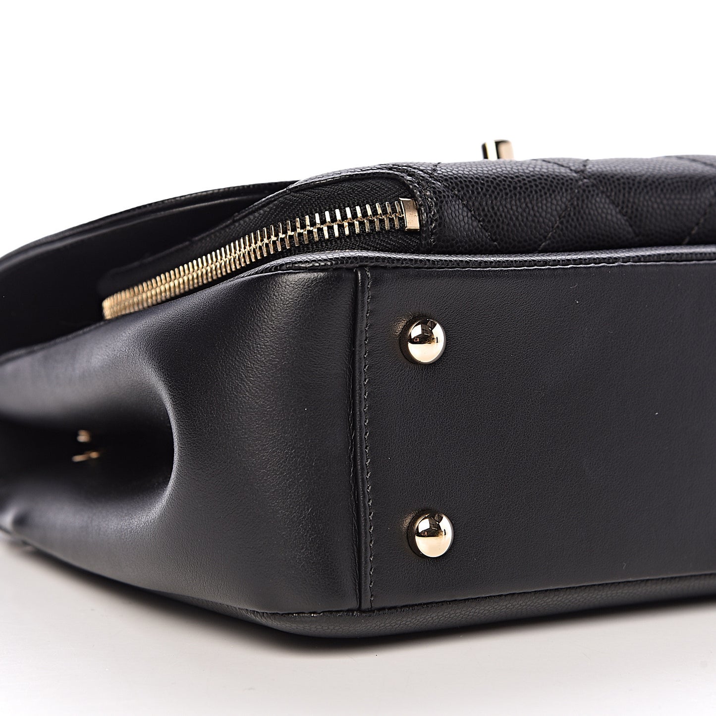 Caviar Quilted Medium Business Affinity Flap Black