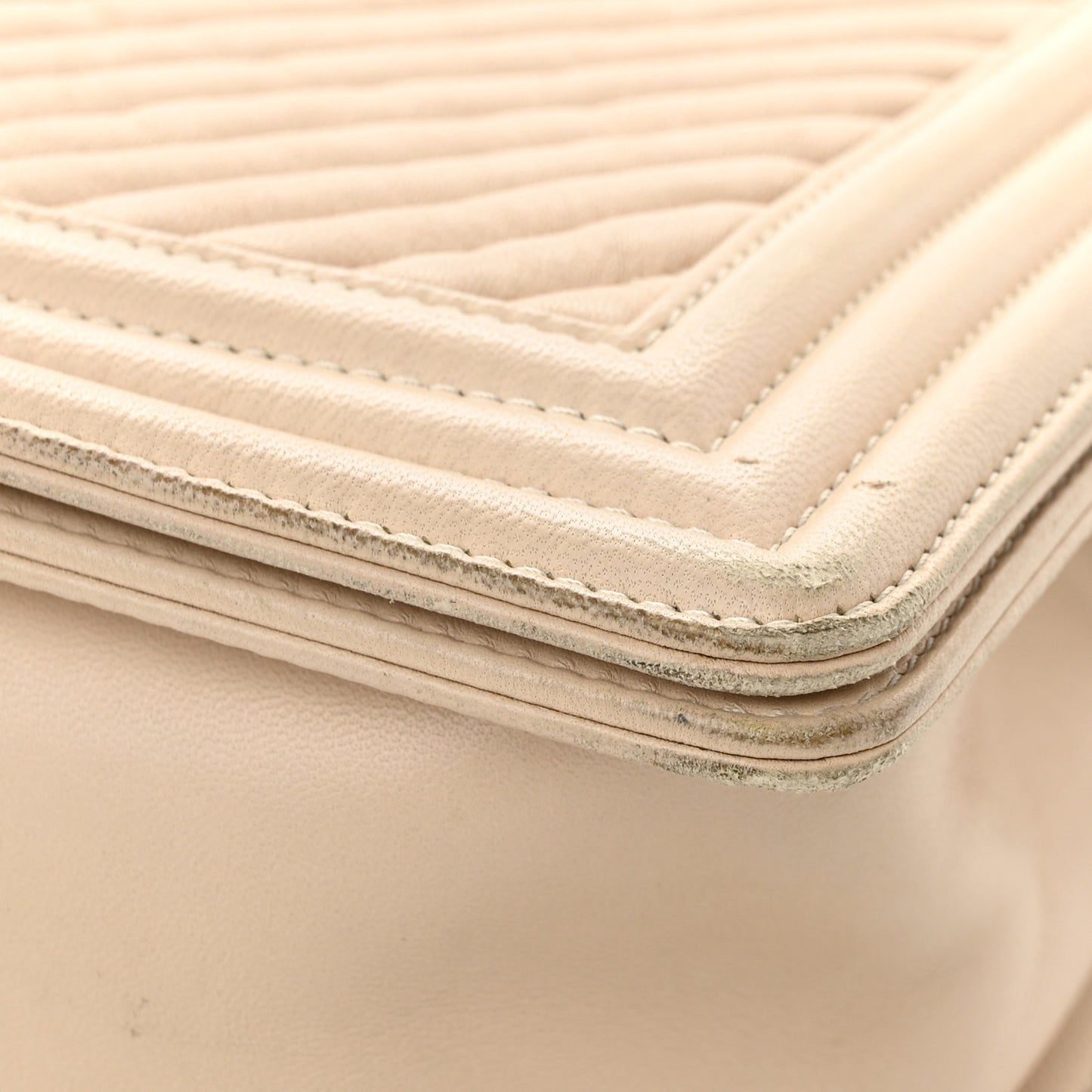 Lambskin Chevron New Medium Boy Flap Beige