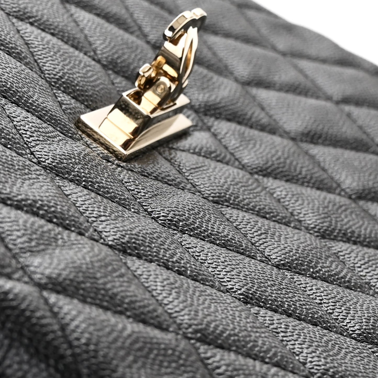 Caviar Quilted Medium Golden Class Pouch Black