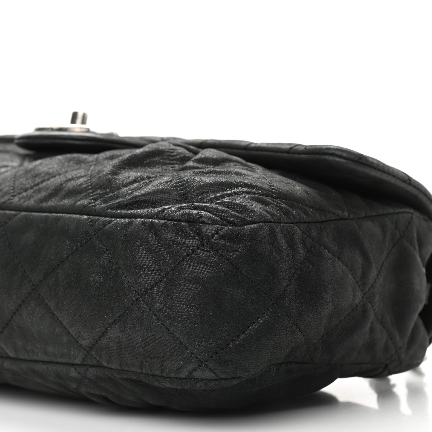 Iridescent Calfskin Large Chic Quilt Flap Black