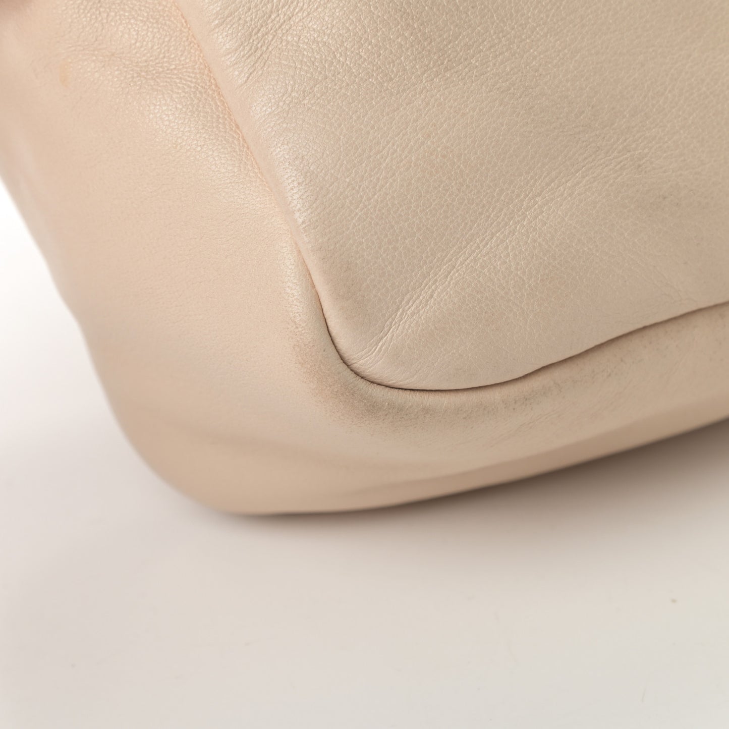 Lambskin Medium Soft and Chain Flap Beige