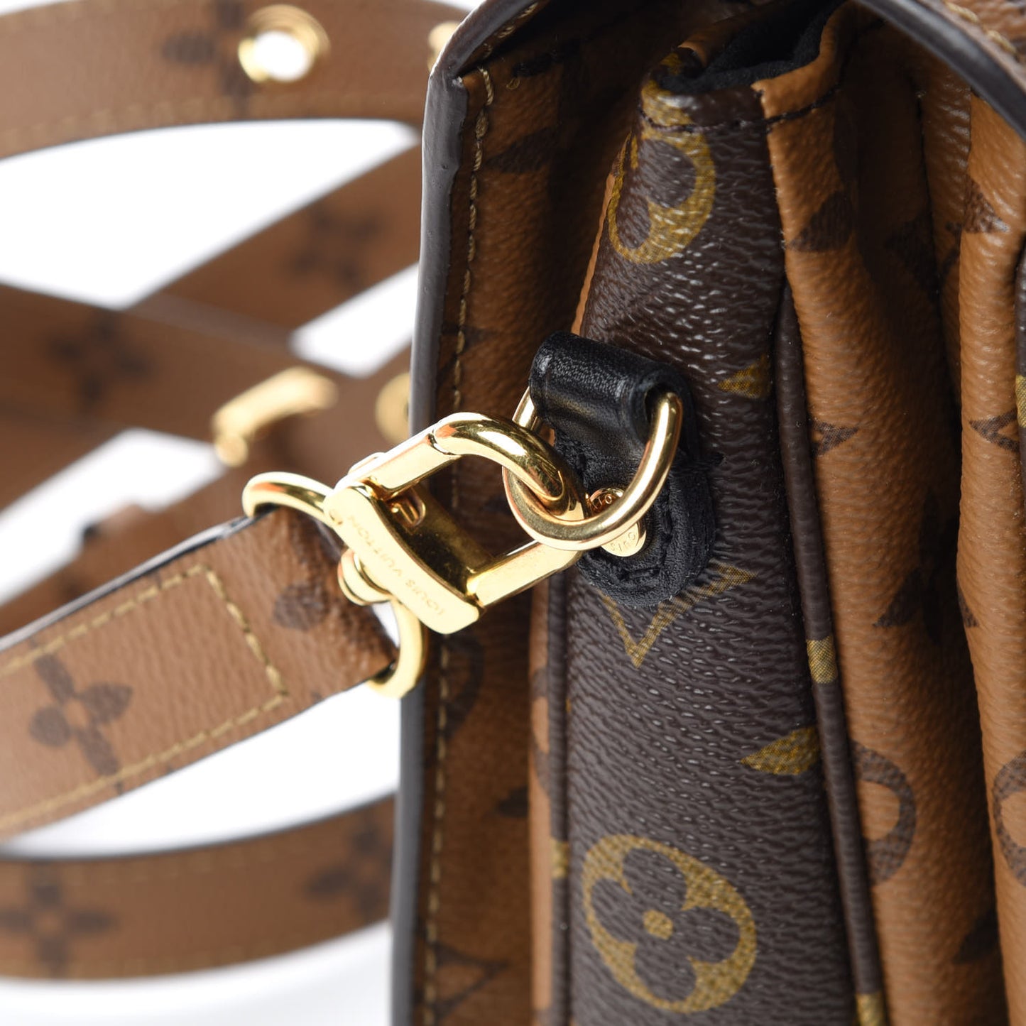 Reverse Monogram Pochette Metis