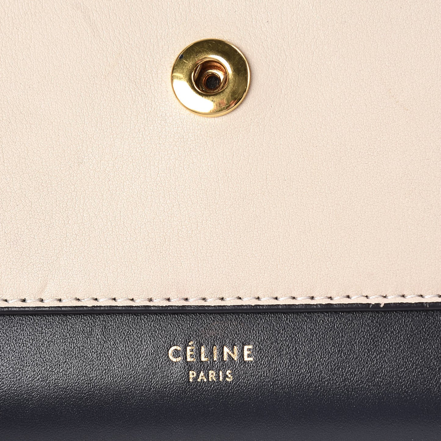 Stingray Shiny Calfskin Clutch on a Chain Black