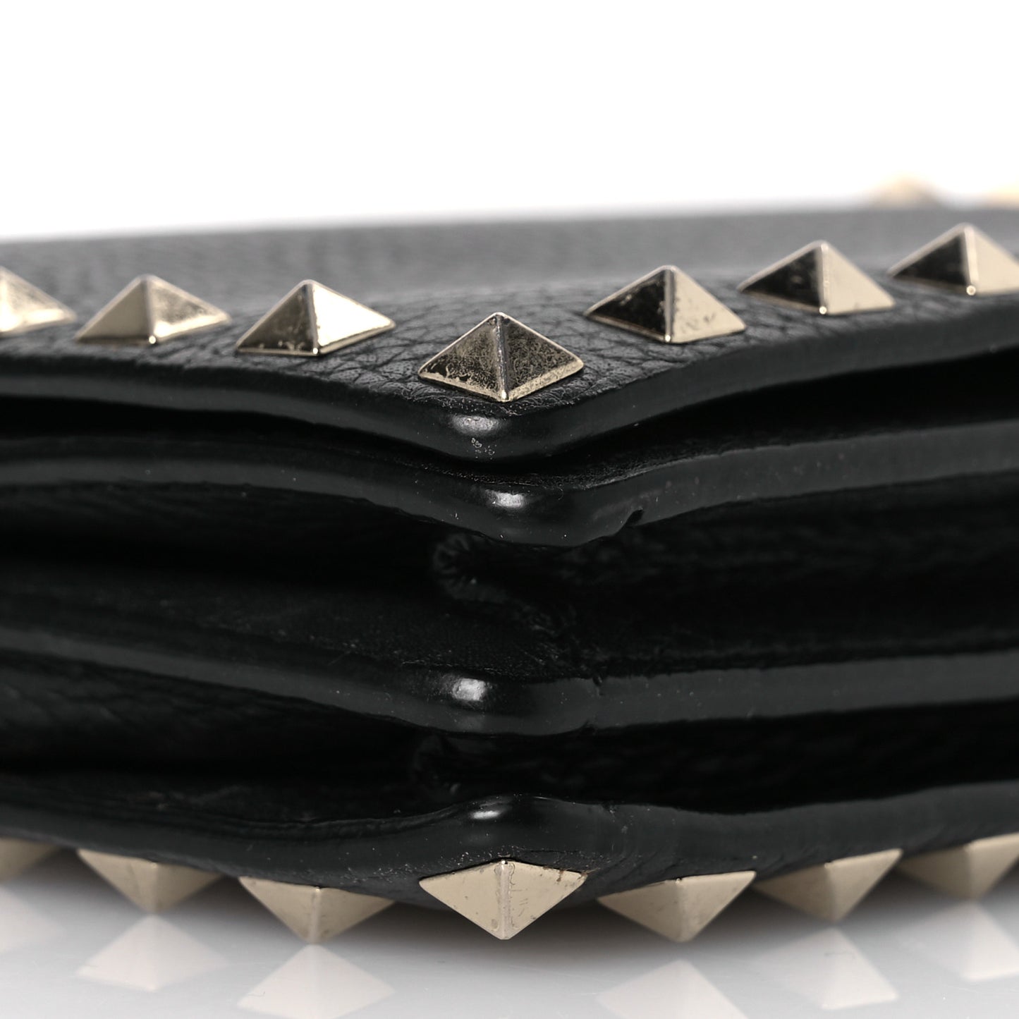 Pebbled Calfskin Rockstud Wallet On Chain Black