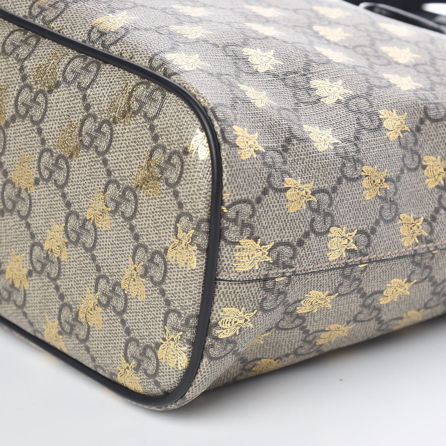 Soft GG Supreme Monogram Bees Small Crossbody Tote Beige Oro Black