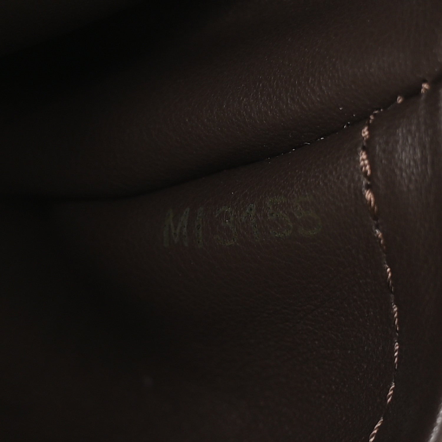 Louis Vuitton Taurillon Capucines MM Galet Galet 7 of 11