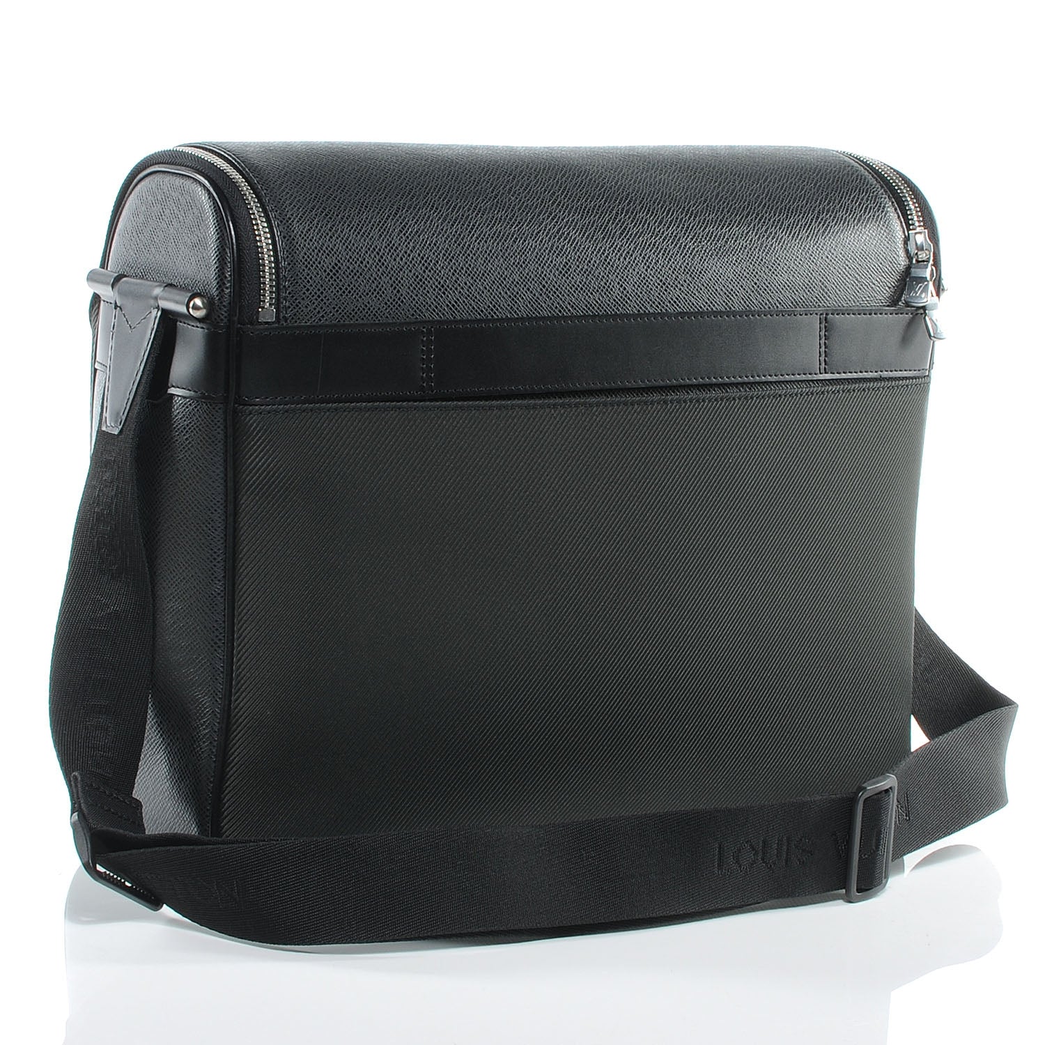 Louis Vuitton Taiga Taimyr Messenger Bag 3 of 7